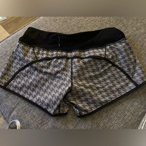 Lululemon size 6